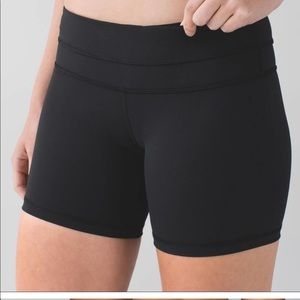 Lululemon black Grove short, size 8